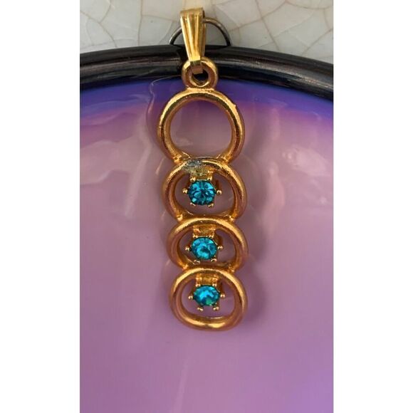 Vintage Bluish-Green Rhinestones and Gold Circles pendant, Unmarked - Picture 1 of 3